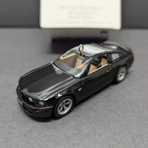 Hallmark Keepsake Ornament 2009 Ford Mustang GT Christmas Car Special Edition - Picture 2 of 7